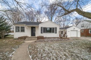 912 W Silver Lake Road, Fenton, MI 48430