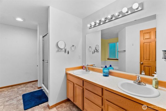 70 E Capital Peak Drive, Shelton, WA 98584