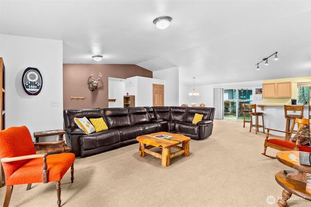 70 E Capital Peak Drive, Shelton, WA 98584