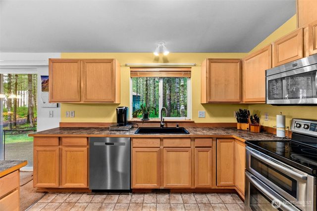 70 E Capital Peak Drive, Shelton, WA 98584