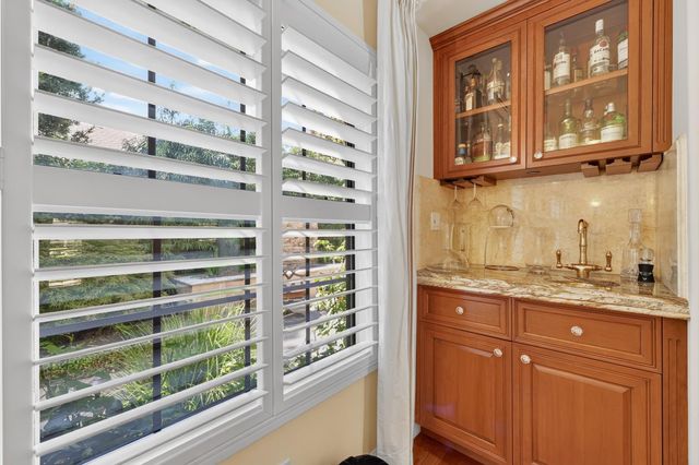 1073 Harrington Way, Carmichael, CA 95608