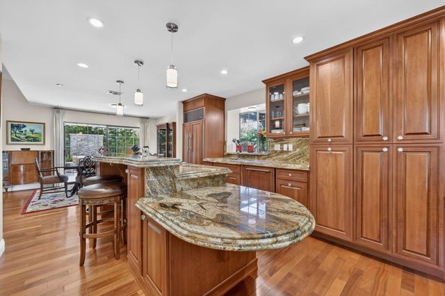 1073 Harrington Way, Carmichael, CA 95608