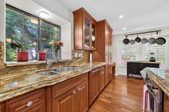 1073 Harrington Way, Carmichael, CA 95608