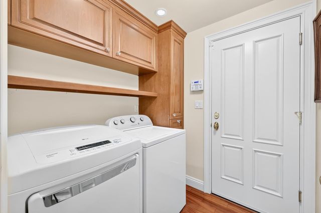1073 Harrington Way, Carmichael, CA 95608