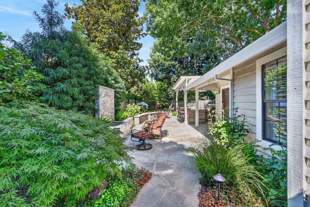 1073 Harrington Way, Carmichael, CA 95608