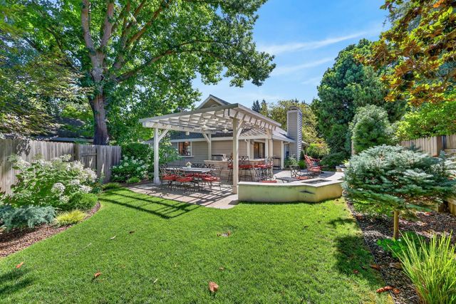 1073 Harrington Way, Carmichael, CA 95608