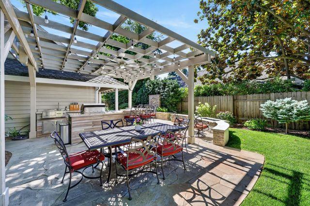 1073 Harrington Way, Carmichael, CA 95608