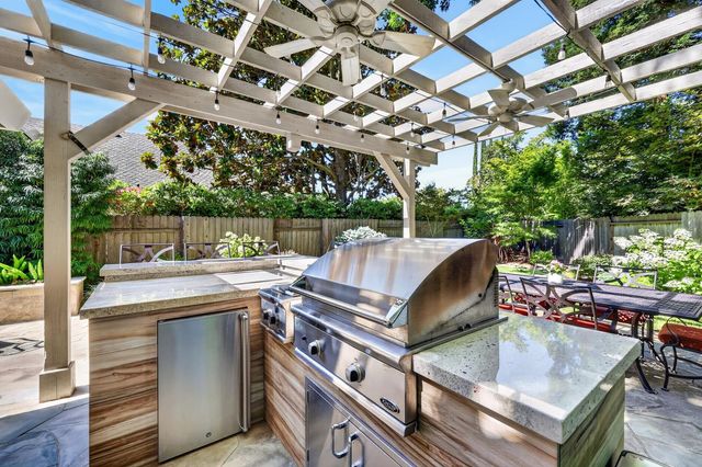 1073 Harrington Way, Carmichael, CA 95608