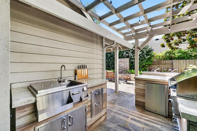 1073 Harrington Way, Carmichael, CA 95608