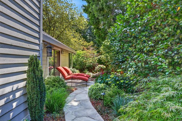 1073 Harrington Way, Carmichael, CA 95608
