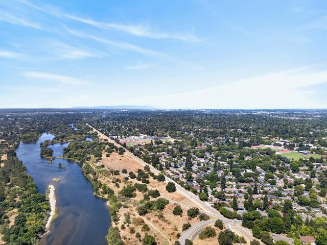 1073 Harrington Way, Carmichael, CA 95608