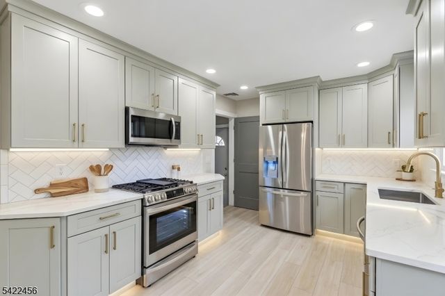 59 Pershing Rd, Clifton City, NJ 07013