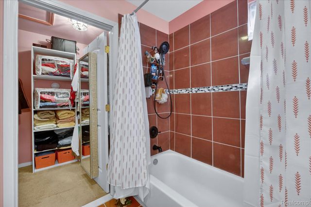 15934 Athens Avenue, Clinton Charter Township, MI 48035