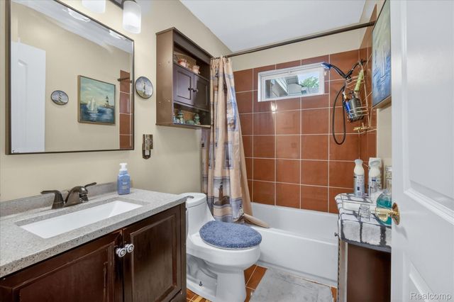 15934 Athens Avenue, Clinton Charter Township, MI 48035