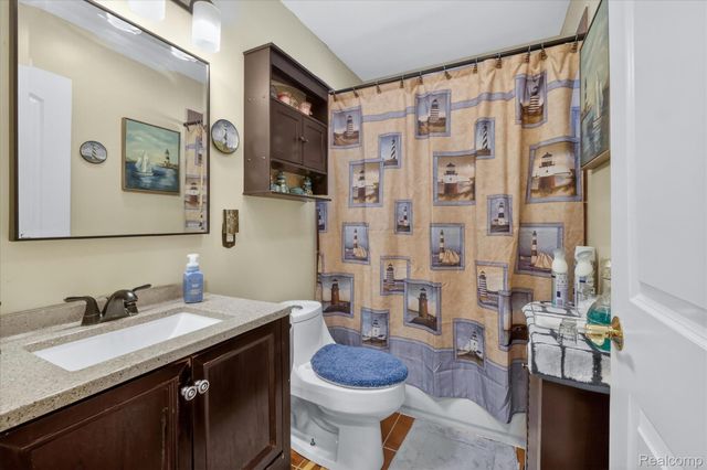 15934 Athens Avenue, Clinton Charter Township, MI 48035