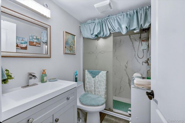 15934 Athens Avenue, Clinton Charter Township, MI 48035