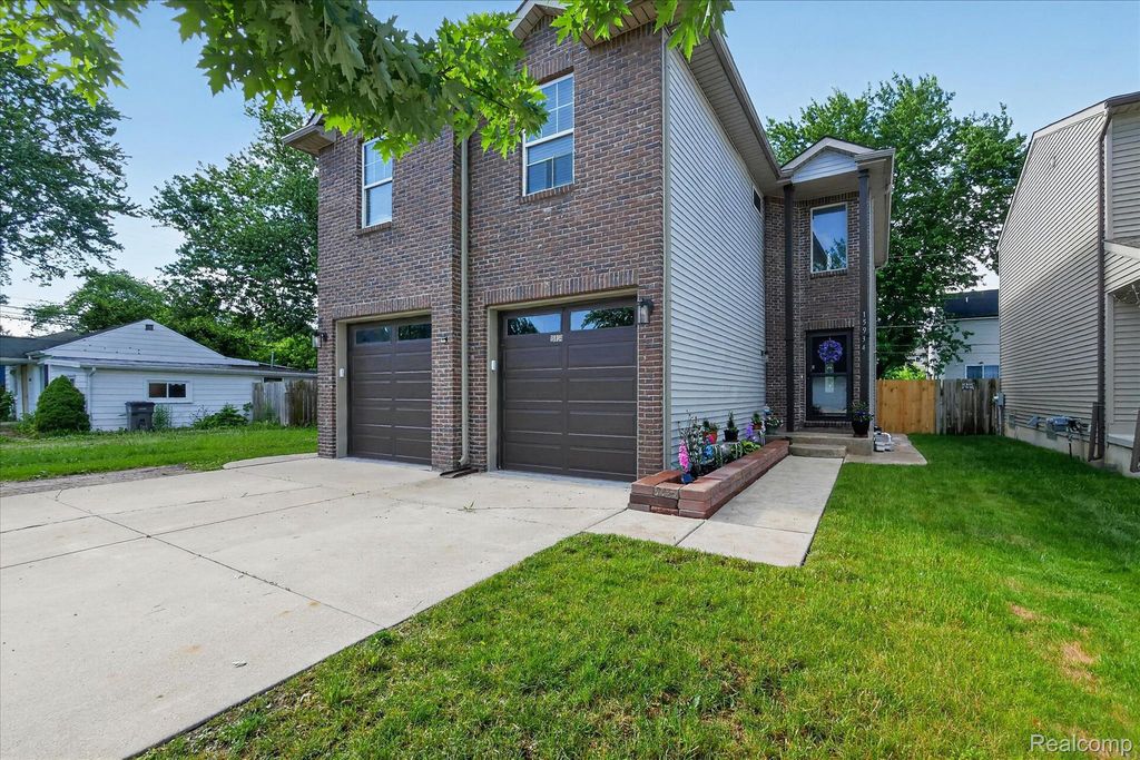 15934 Athens Avenue, Clinton Charter Township, MI 48035