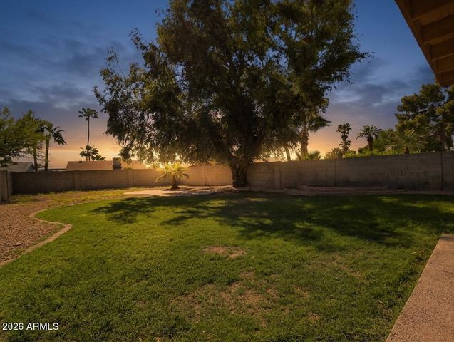 6875 E KINGS Avenue, Scottsdale, AZ 85254