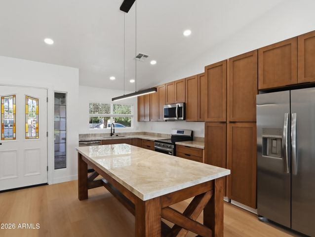 6875 E KINGS Avenue, Scottsdale, AZ 85254