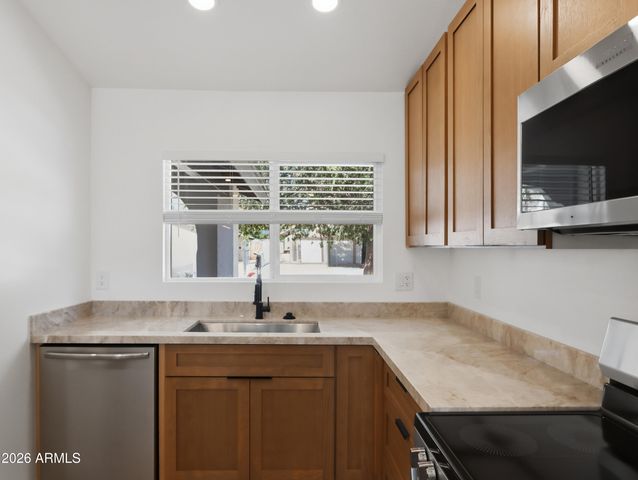6875 E KINGS Avenue, Scottsdale, AZ 85254
