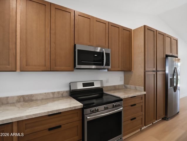 6875 E KINGS Avenue, Scottsdale, AZ 85254