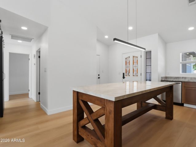 6875 E KINGS Avenue, Scottsdale, AZ 85254