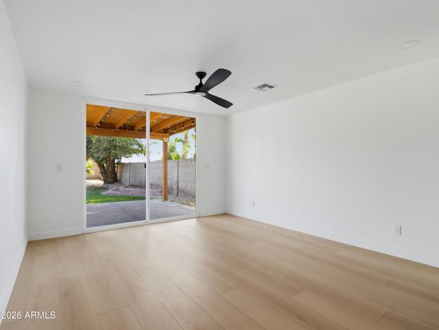 6875 E KINGS Avenue, Scottsdale, AZ 85254