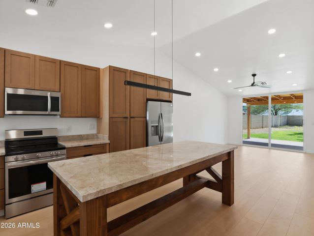 6875 E KINGS Avenue, Scottsdale, AZ 85254