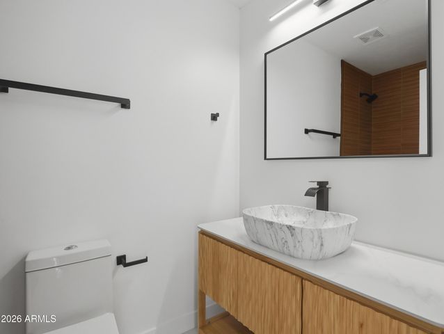 6875 E KINGS Avenue, Scottsdale, AZ 85254