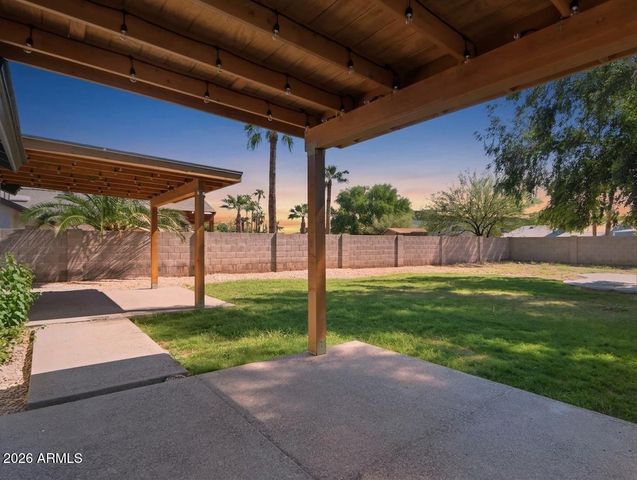 6875 E KINGS Avenue, Scottsdale, AZ 85254