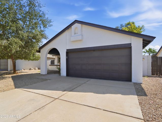6875 E KINGS Avenue, Scottsdale, AZ 85254