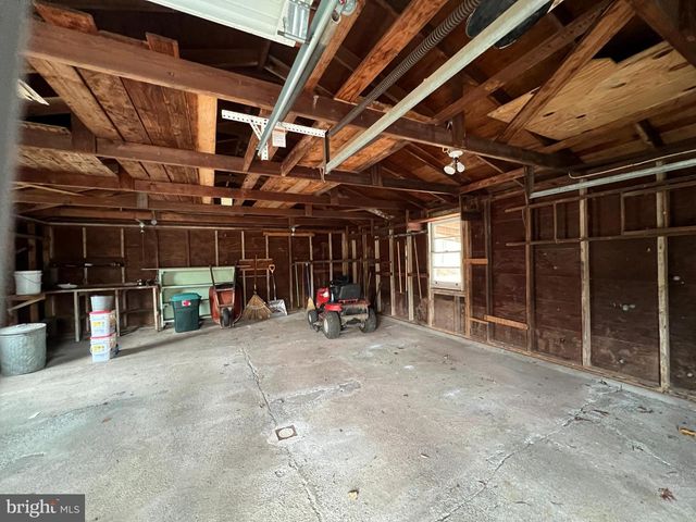 3183 BEDMINSTER RD, Ottsville, PA 18942