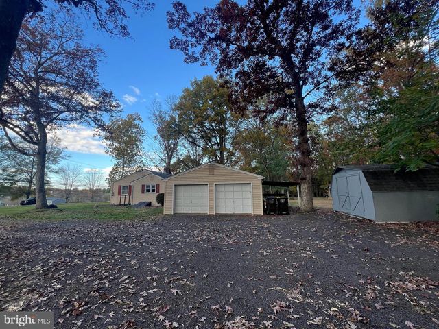 3183 BEDMINSTER RD, Ottsville, PA 18942