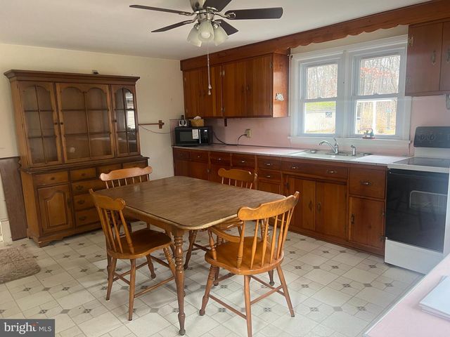 3183 BEDMINSTER RD, Ottsville, PA 18942