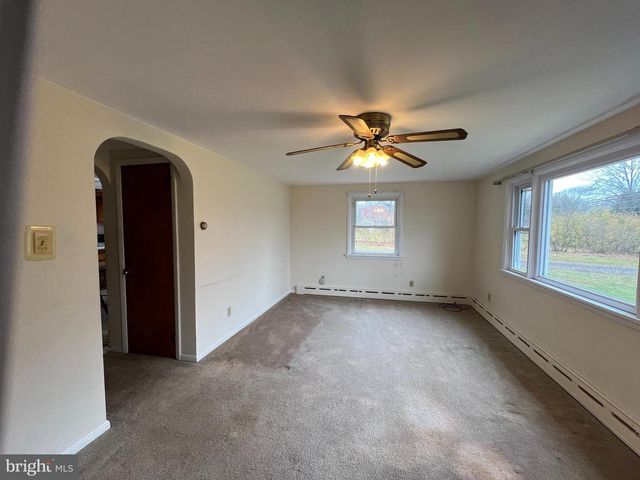 3183 BEDMINSTER RD, Ottsville, PA 18942