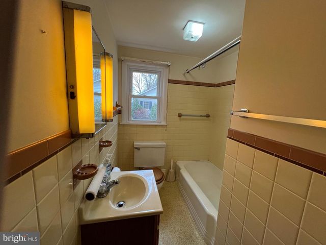 3183 BEDMINSTER RD, Ottsville, PA 18942