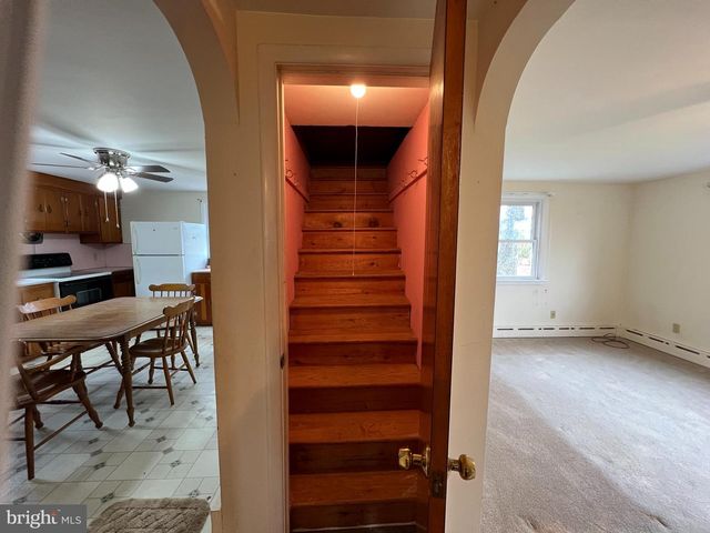 3183 BEDMINSTER RD, Ottsville, PA 18942