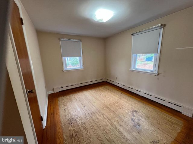 3183 BEDMINSTER RD, Ottsville, PA 18942