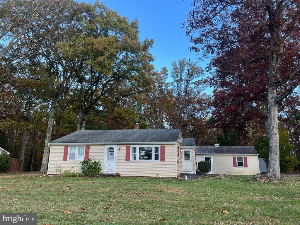 3183 BEDMINSTER RD, Ottsville, PA 18942