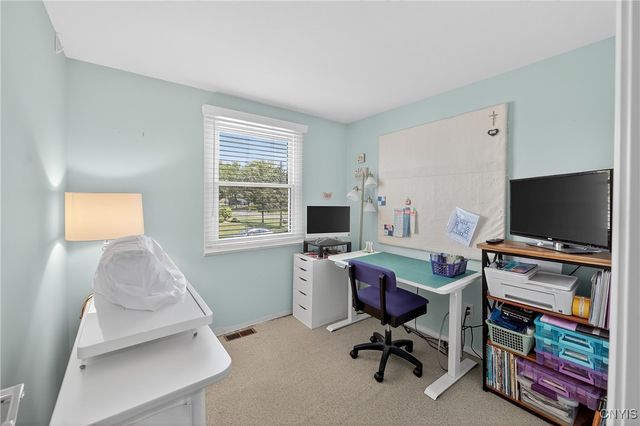 7797 Newhope West, Clay, NY 13090