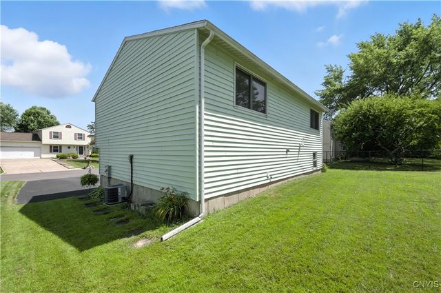 7797 Newhope West, Clay, NY 13090