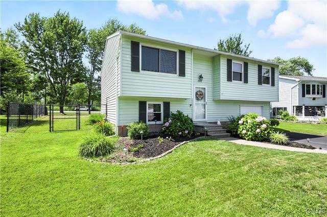 7797 Newhope West, Clay, NY 13090