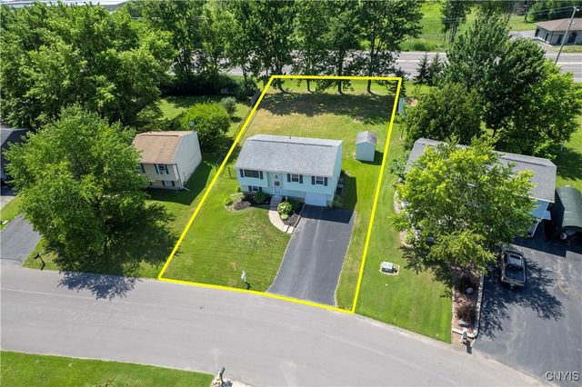 7797 Newhope West, Clay, NY 13090