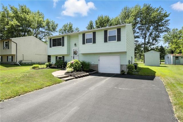 7797 Newhope West, Clay, NY 13090