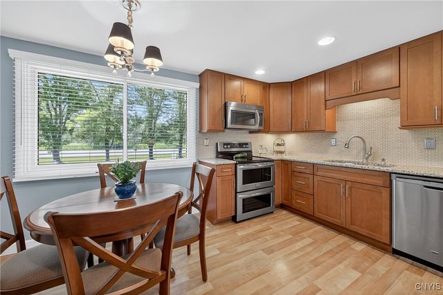 7797 Newhope West, Clay, NY 13090