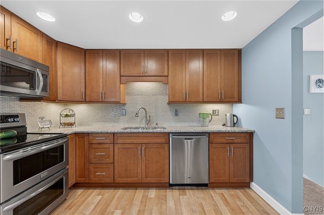 7797 Newhope West, Clay, NY 13090
