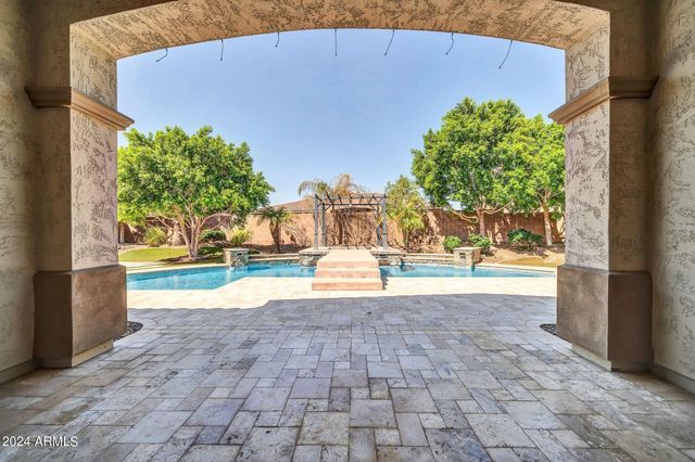 9378 W Via Montoya Drive, Peoria, AZ 85383