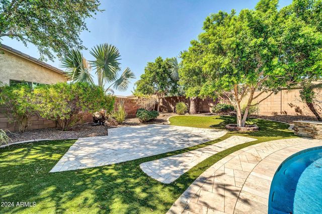 9378 W Via Montoya Drive, Peoria, AZ 85383