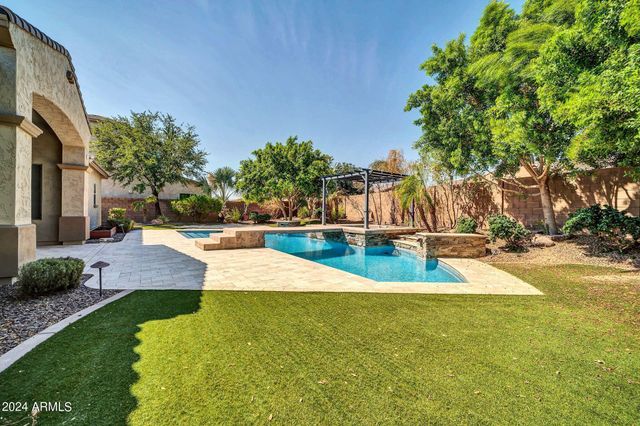 9378 W Via Montoya Drive, Peoria, AZ 85383