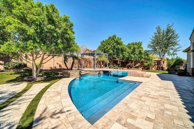 9378 W Via Montoya Drive, Peoria, AZ 85383